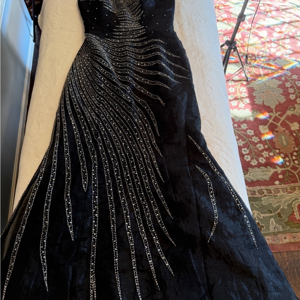 Elegant Vintage Black Strapless Beaded Sparkly Evening Gown